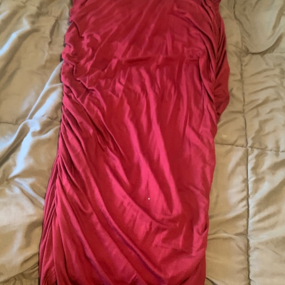 Shirts and pencil skirt - Picture 3 of 3